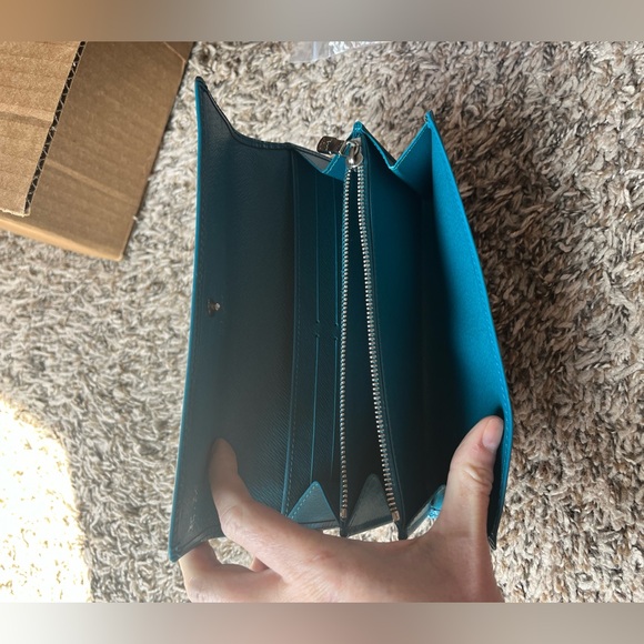 Louis Vuitton Blue Textured Wallet - Picture 2 of 3